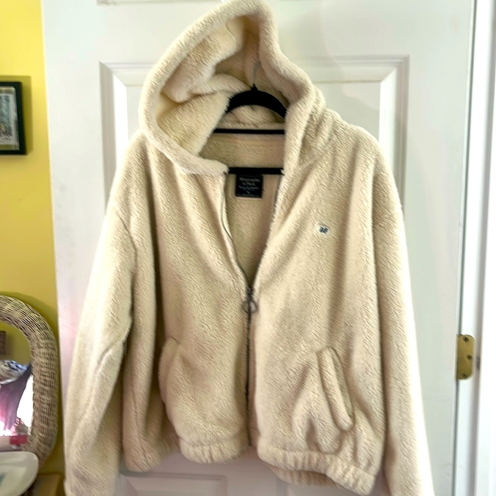 Women’s Abercrombie & Fitch Teddy Bear Full Zip Jacket w/ hood. Cream, XL